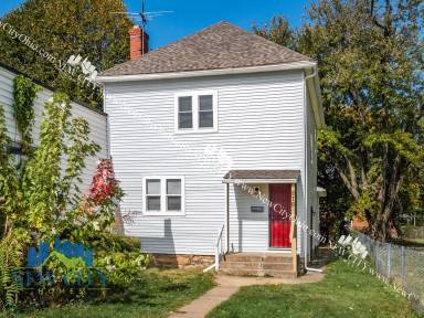 Main picture of 878 1/2 Sullivant Ave