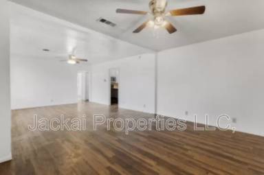 Main picture of 814 E Centennial St