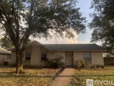 Main picture of 2934 Robin Hill Ln