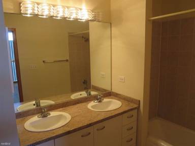 Main picture of 2032 W Division St