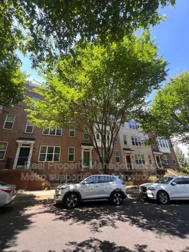 Main picture of 2501 Sayles Pl SE