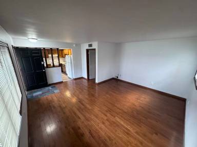 Main picture of 120 S Russell St