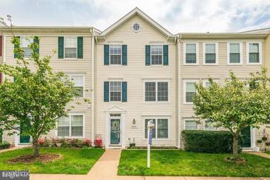 Main picture of 10261 Magnolia Grove Dr