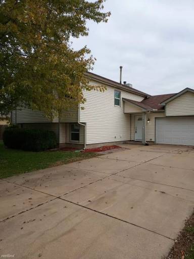 Main picture of 8831 E Hurst St