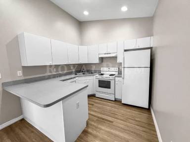 Main picture of 2118 NE 8th Pl