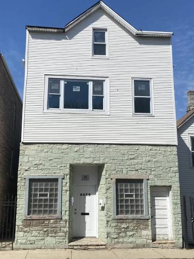 Main picture of 4450 S Wood St
