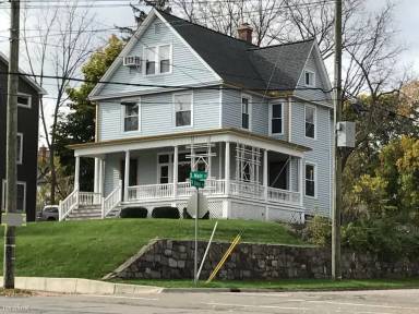 Main picture of 904 S Main St