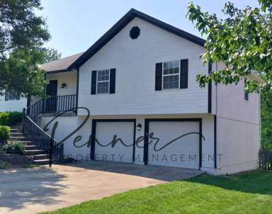 Main picture of 2121 SW Sterling Dr