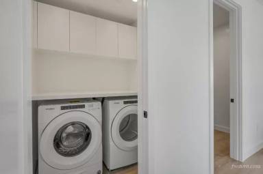 Main picture of 550 S Van Ness Ave