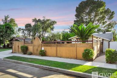 Main picture of 6637 Yolanda Ave