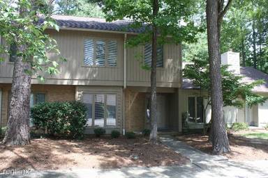 Main picture of 106 Old Stable Ct