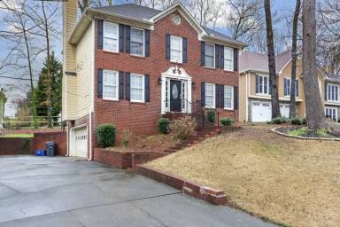 Main picture of 305 Clubhouse Ct NW