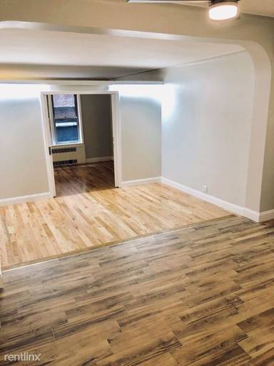 Main picture of 305 W 52nd St