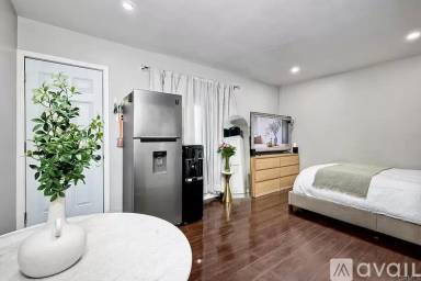 Main picture of 40 Quintard St