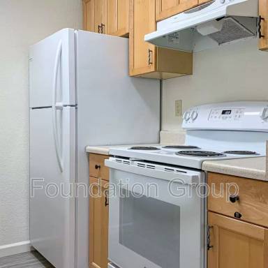 Main picture of 910 N 104th St