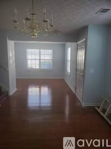 Main picture of 784 Windcroft Cir NW