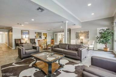 Main picture of Towne Plaza