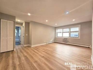 Main picture of 452 W Oakdale Ave