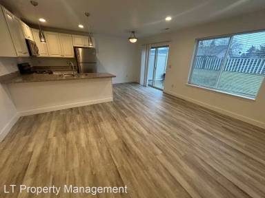 Main picture of 10415-10417 E Maxwell Ave