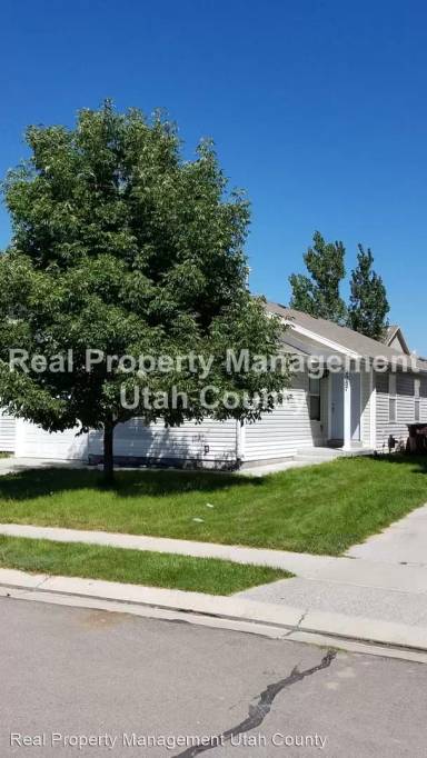 Main picture of 2073 E Summit Way