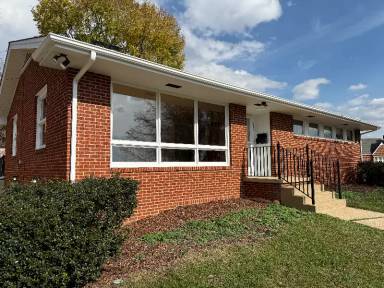 Main picture of 532 Bays View Rd