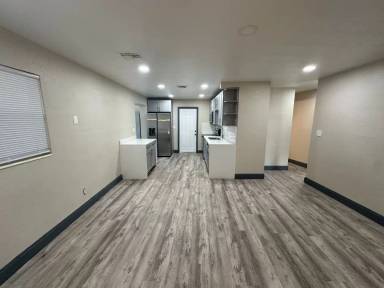 Main picture of 2550 NE 7th Ter