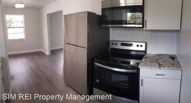 Main picture of 101 S Moss St