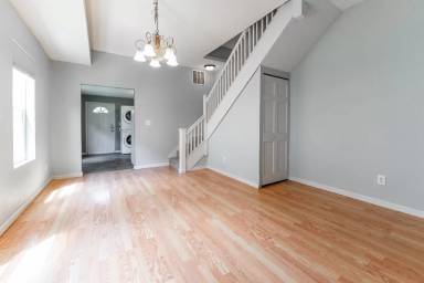 Main picture of 1050 S Randolph St