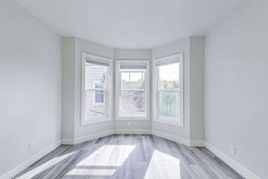 Main picture of 811-15 Oak St