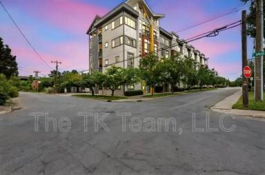 Main picture of W 10th St