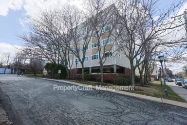 Main picture of 35 Desmoines Rd