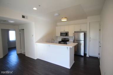 Main picture of 251 Robinson St