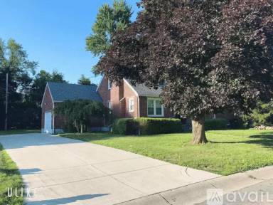 Main picture of 11 W Sherry Dr