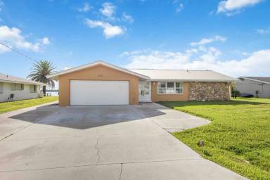 Main picture of 2300 Harbour Dr