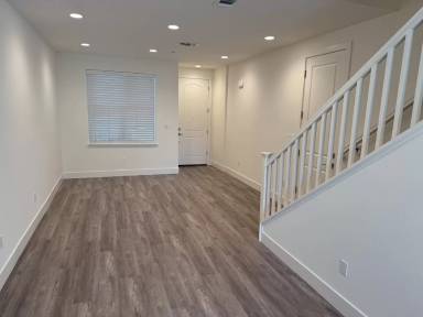 Main picture of 905 Prospect Ave