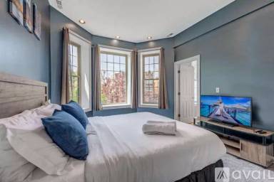 Main picture of 6433 S Kenwood Ave