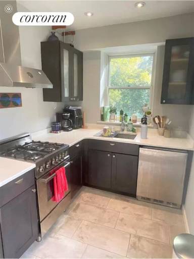 Main picture of 123 Henry St