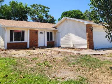 Main picture of 218 Lullwater Dr