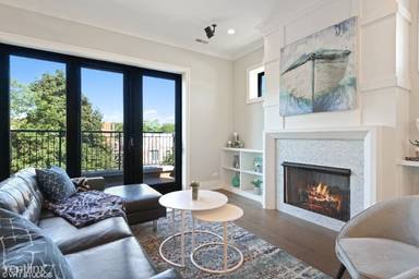 Main picture of 3946 N Hoyne Ave