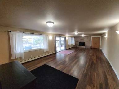 Main picture of 1212 S 101st St