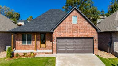 Main picture of 302 Kanis Ridge Dr