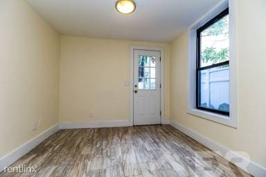 Main picture of 586 Bainbridge St