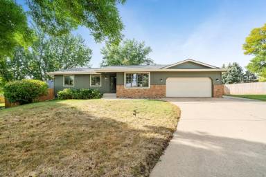 Main picture of 2412 S Sheffield Cir