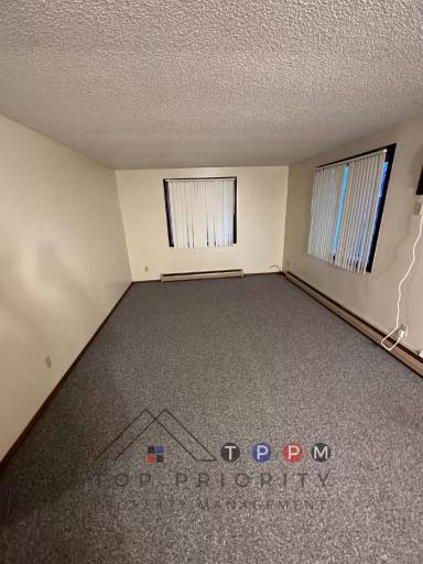 Main picture of 102 Rob Roy Ln