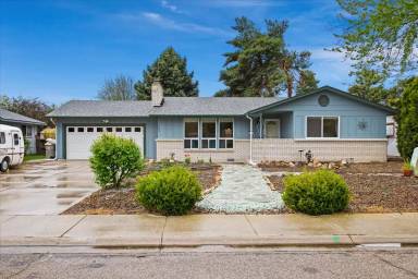 Main picture of 1463 E Wright St