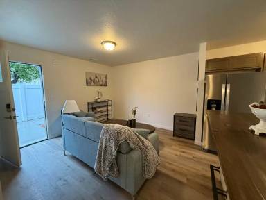 Main picture of 1023 Teller Ave