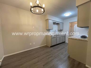 Main picture of 44 E Willow St