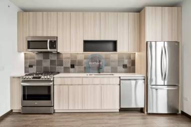 Main picture of 1450 W Van Buren St