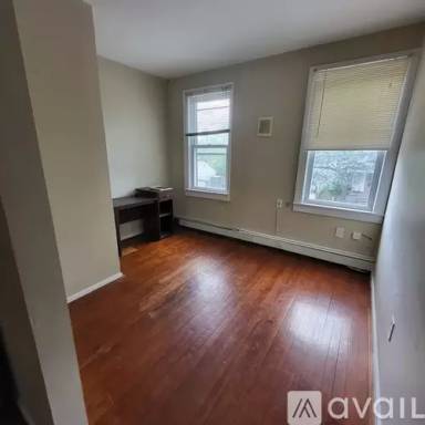 Main picture of 68 Senior St