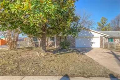 Main picture of 1030 N Juniper Pl